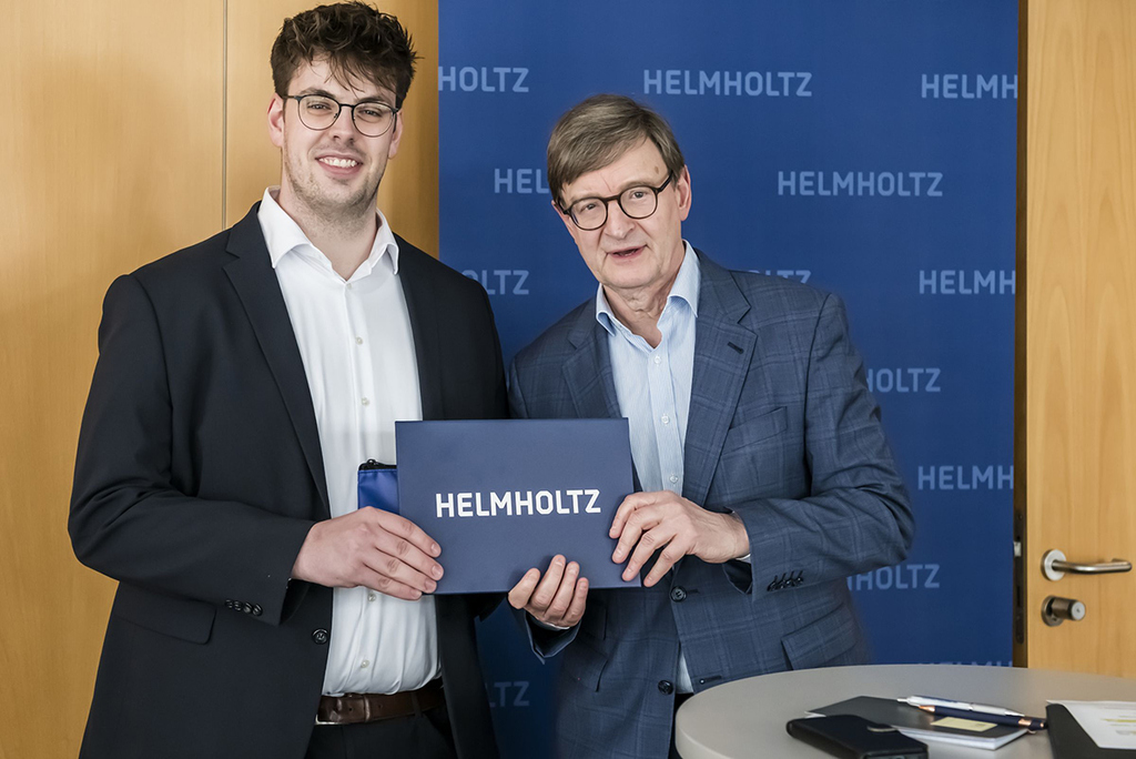 Dr. Tobias Röddiger mit Helmholtz-Präsident Ottmar D. Wistler